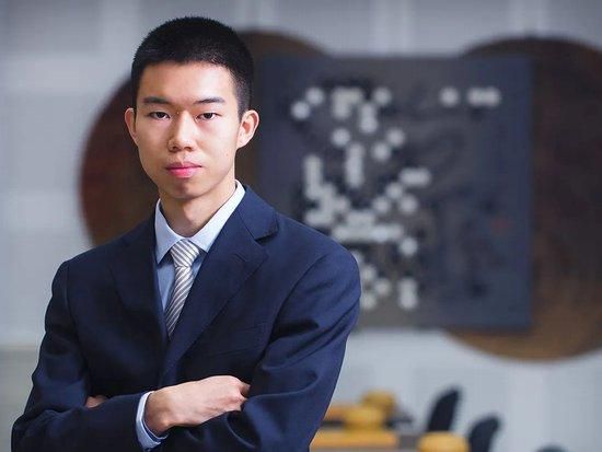 一声紧凑的呻吟