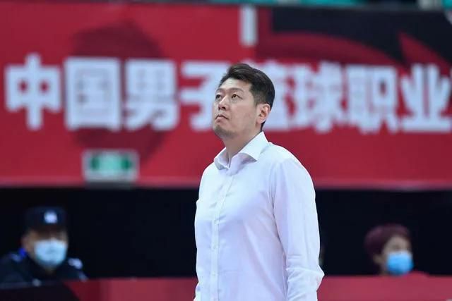 解开英语老师丰满的乳罩视频